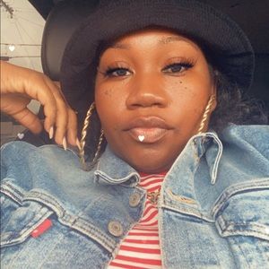 Meet your Posher, Donisha